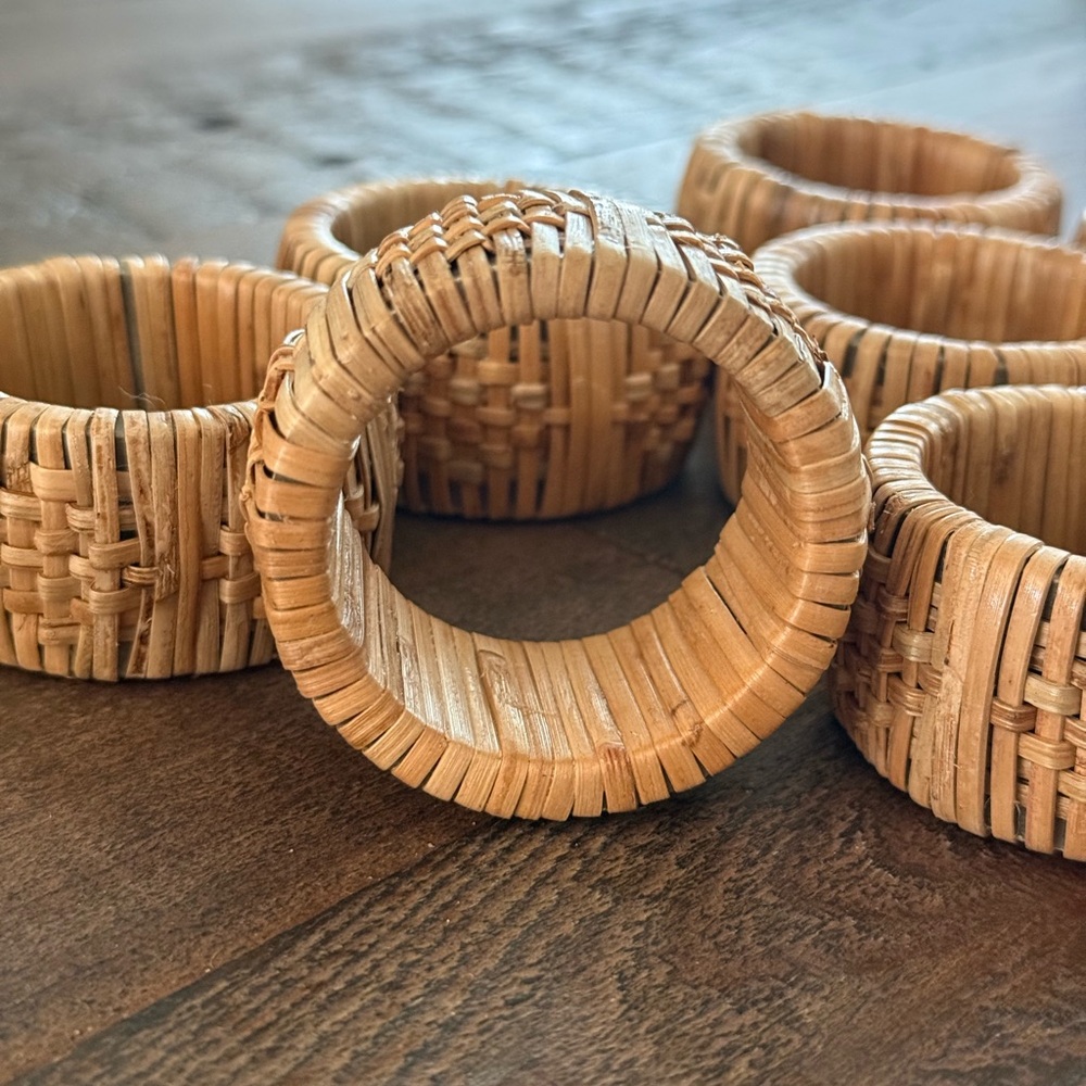 Pottery Barn Napkin Rings (8 total)
Excellent condition - Picture 2 of 4